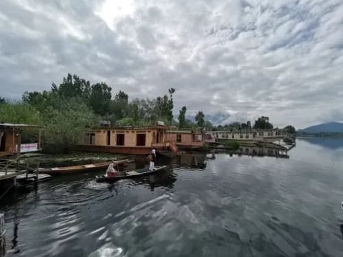 Romantic Kashmir Honeymoon Package