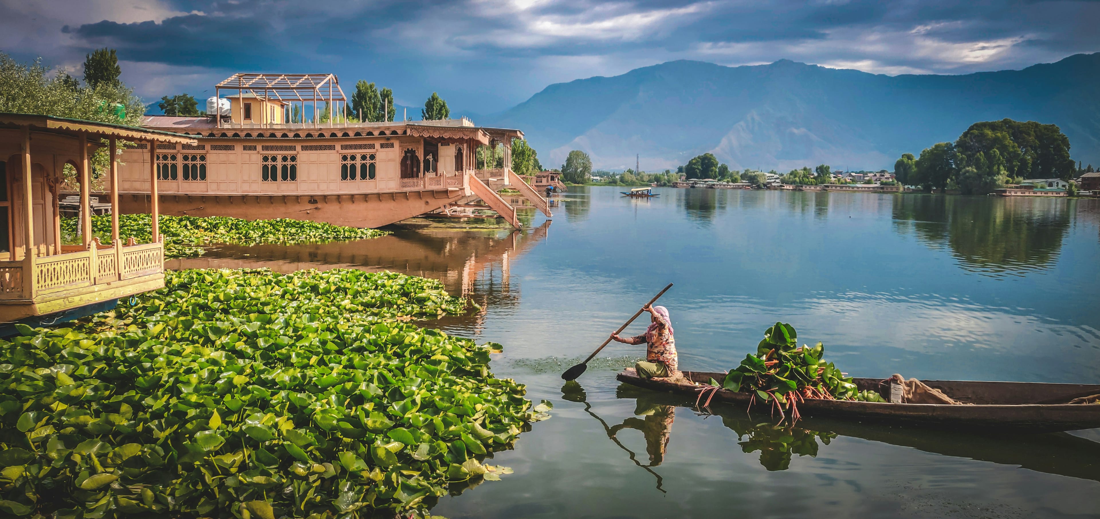 All-Inclusive Kashmir Holiday Packages With Private Cabs, Expert Local Support & Hotels