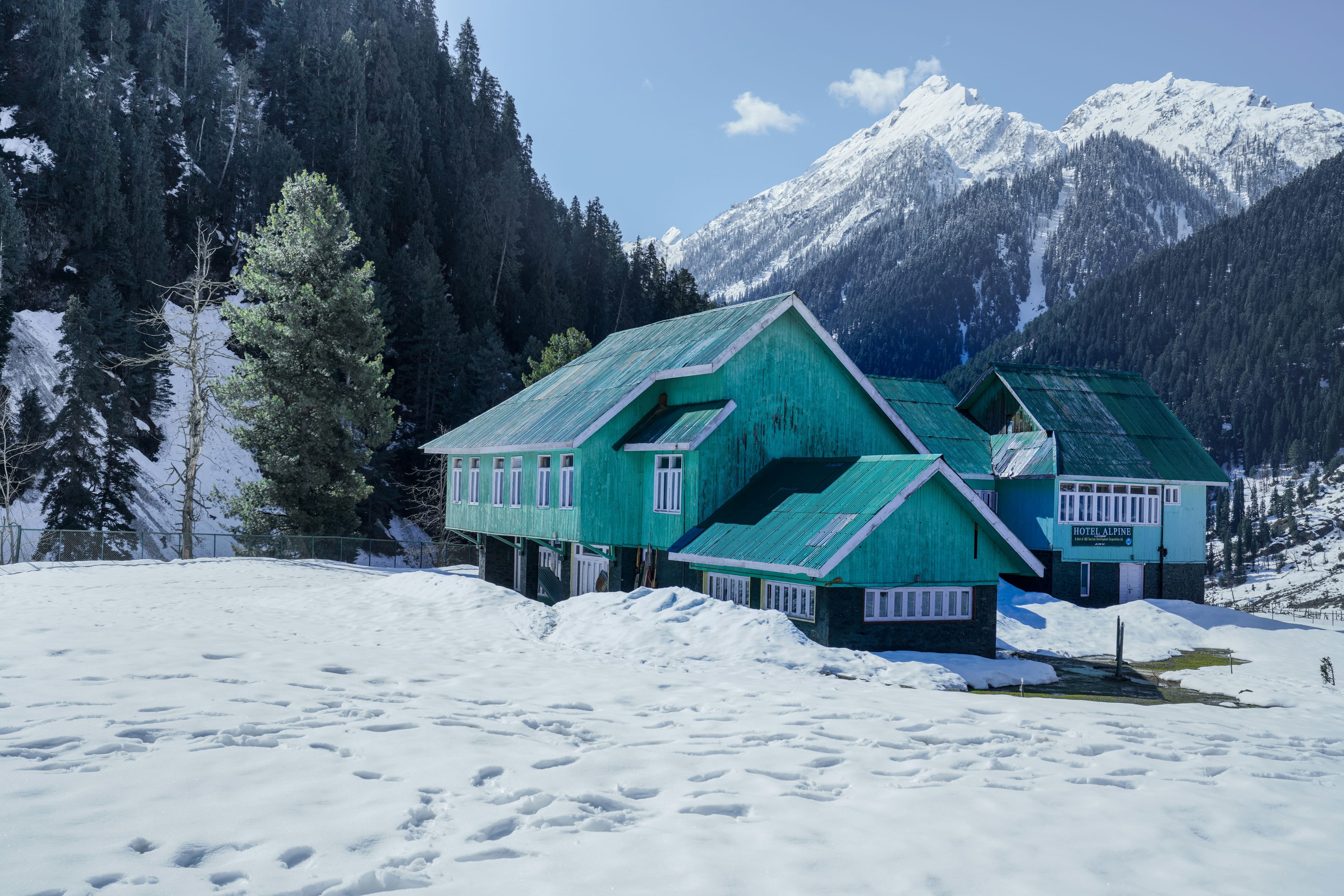 Experience The Beauty Of Kashmir With Complete Peace Of Mind